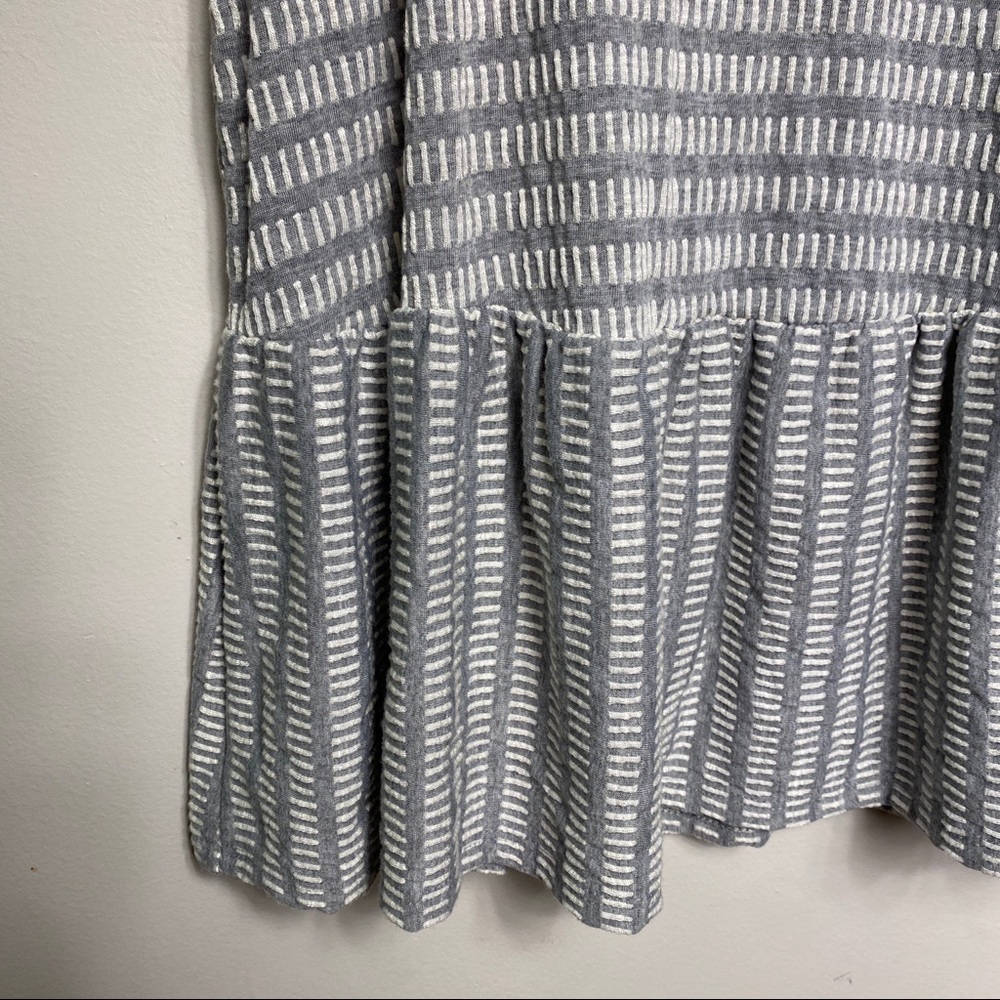 Flowy Ruffle Bottom Striped Textured Medium - Picture 4 of 6